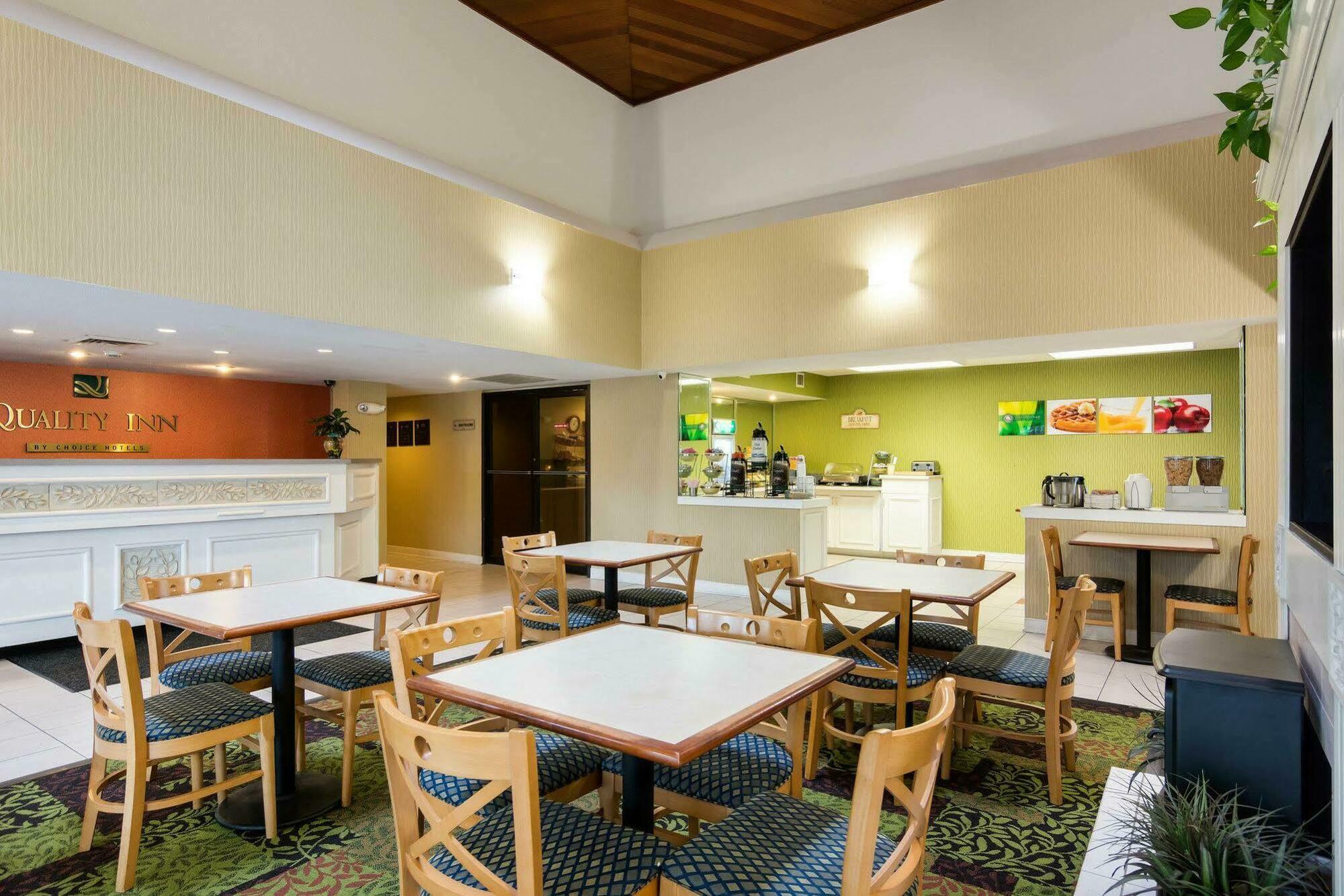 HOTEL RODEWAY INN FORT LEE HOPEWELL, VA 3* (United States) - from US$ 64 |  BOOKED